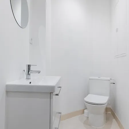 2 Pieces Equipe Proche Montmartre - 18 - 4p Apartment *