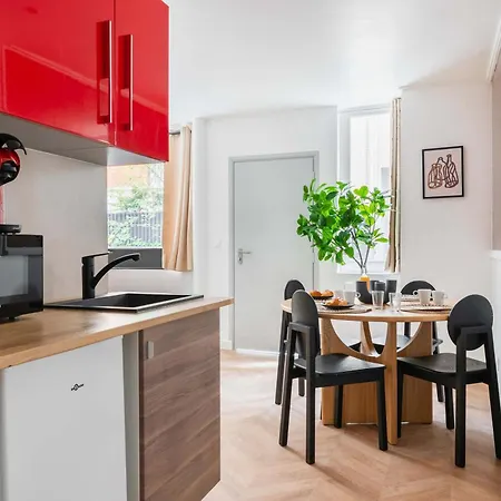 2 Pieces Equipe Proche Montmartre - 18 - 4p * Paris