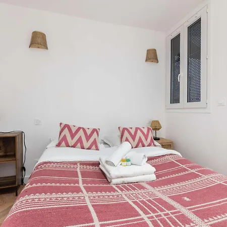 2 Pieces Equipe Proche Montmartre - 18 - 4p Apartment Paris